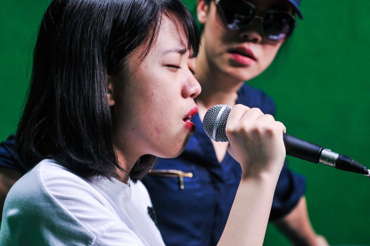 Ca si Thu Phuong nhiet tinh tap hat cho tro The Voice-Hinh-12